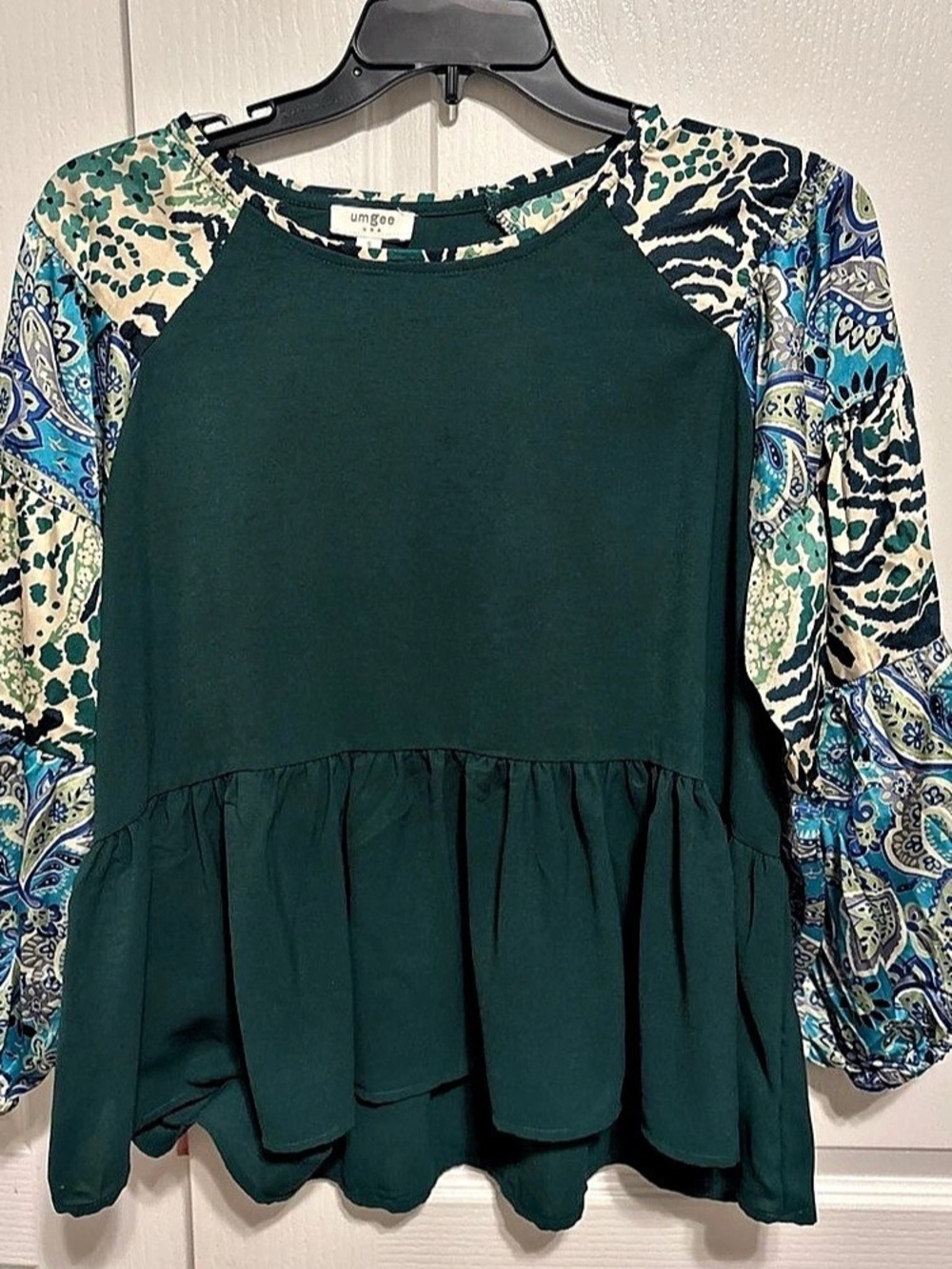 Umgee Long Sleeve Paisley Blouse in Green & Blue Size Small Like New